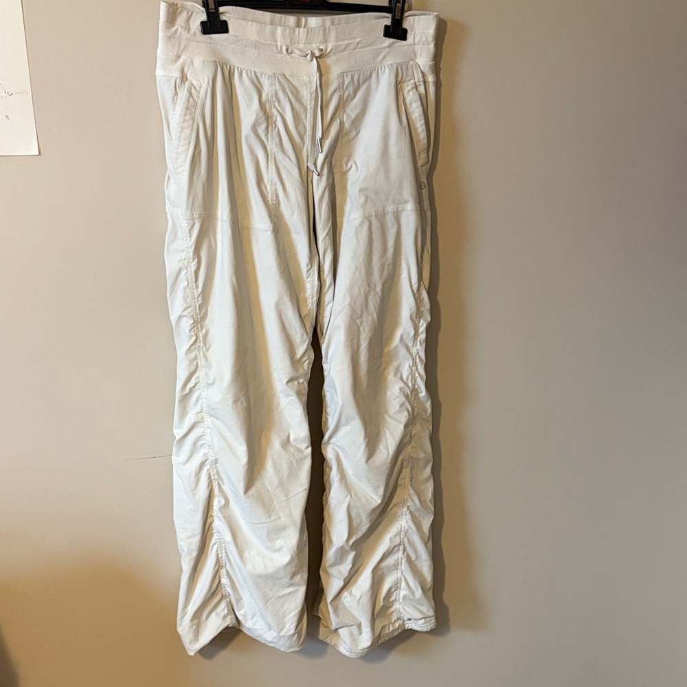 Lululemon women’s cream Drawstring Pants - ruched.